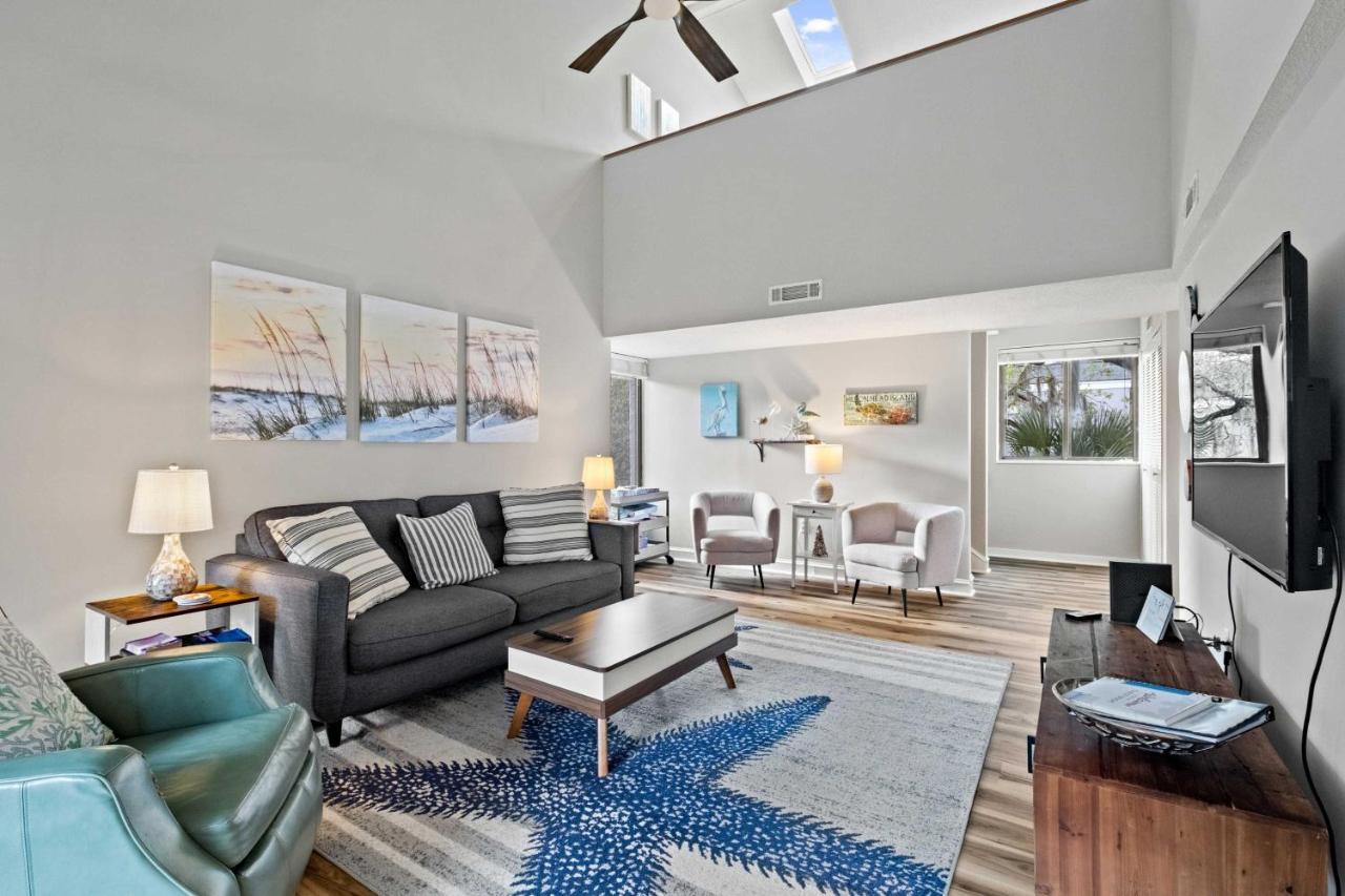 Coastal Oasis With Pool - Walk To Coligny Beach Park هيلتون رئيس جزيرة المظهر الخارجي الصورة