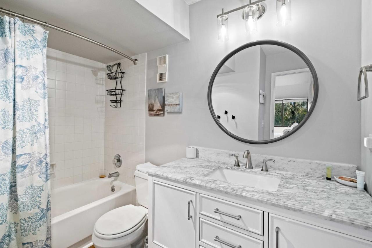 Coastal Oasis With Pool - Walk To Coligny Beach Park هيلتون رئيس جزيرة المظهر الخارجي الصورة
